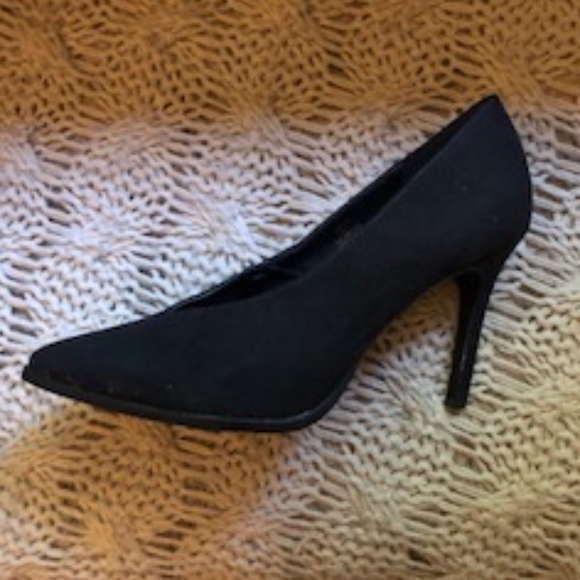 *HOST PICK* H&M Black Suede Pump *NEW* - Picture 3 of 8